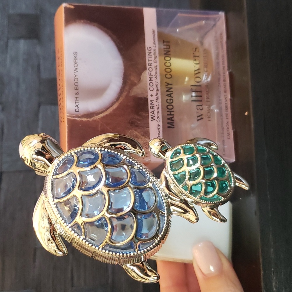 Bath & Body Works Sea Turtles Adjustable Wallflower Plug-In Nightlight - Used
